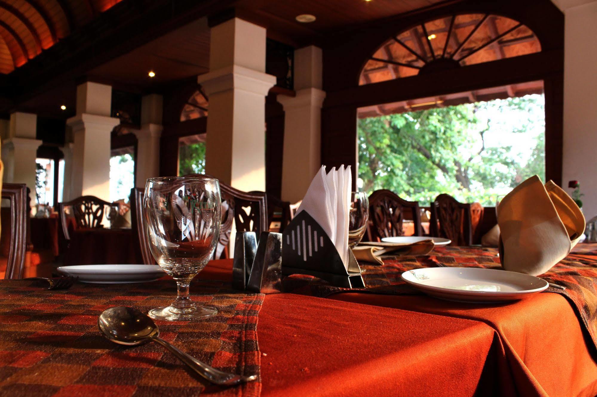 Bolgatty Palace & Island Resort Kochi Exterior foto